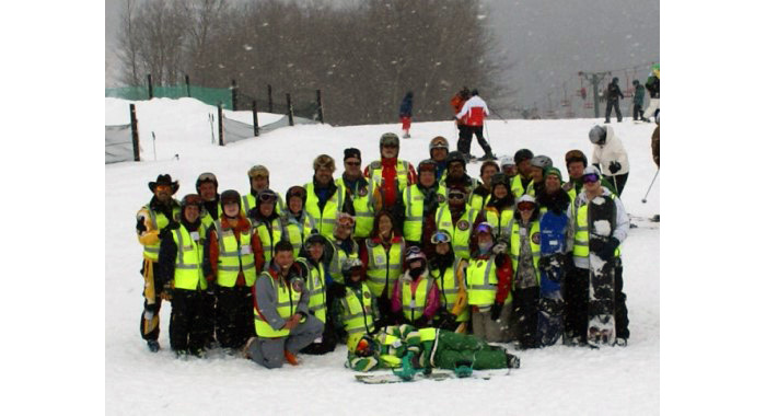 bold skiing group image